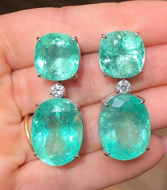 Large Seafoam Geen Round Water Drop Simulated Diamond Earrings. Large Seafoam Geen Round Water Drop Simulated Diamond Earrings.