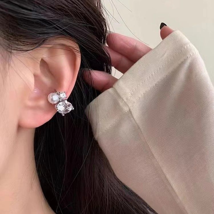 Silver Cubic Zircon Pearl Earrings. Silver Cubic Zircon Pearl Earrings.