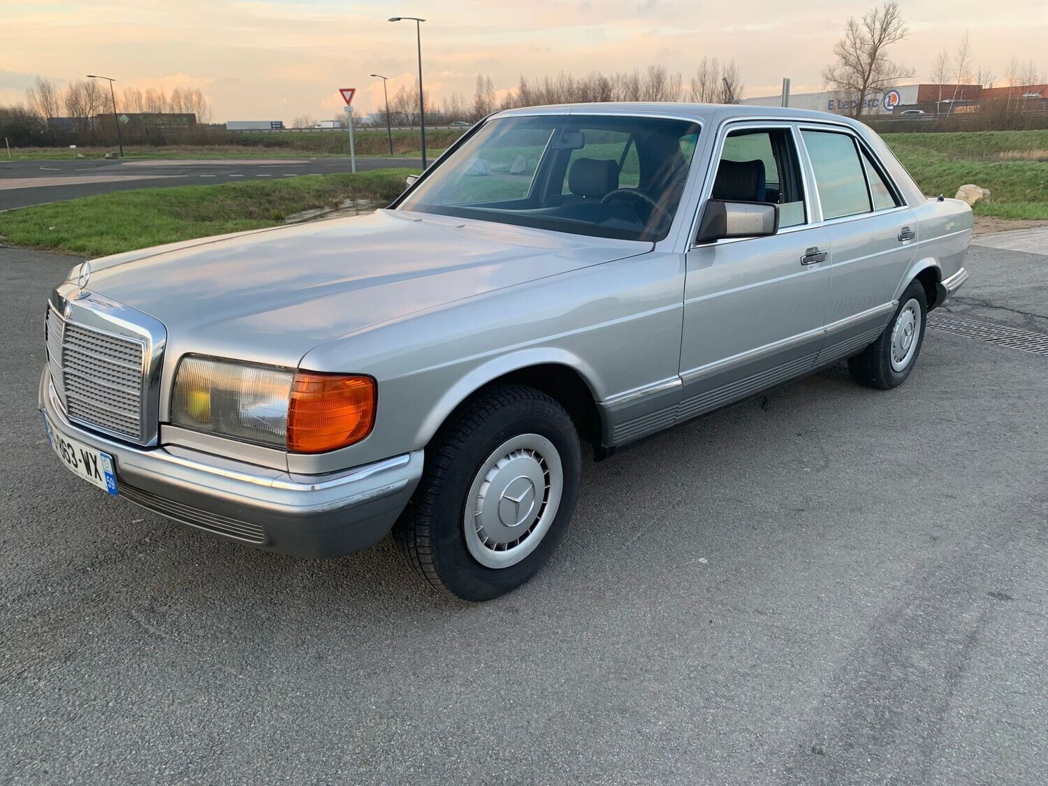 MERCEDEZ 280 SE