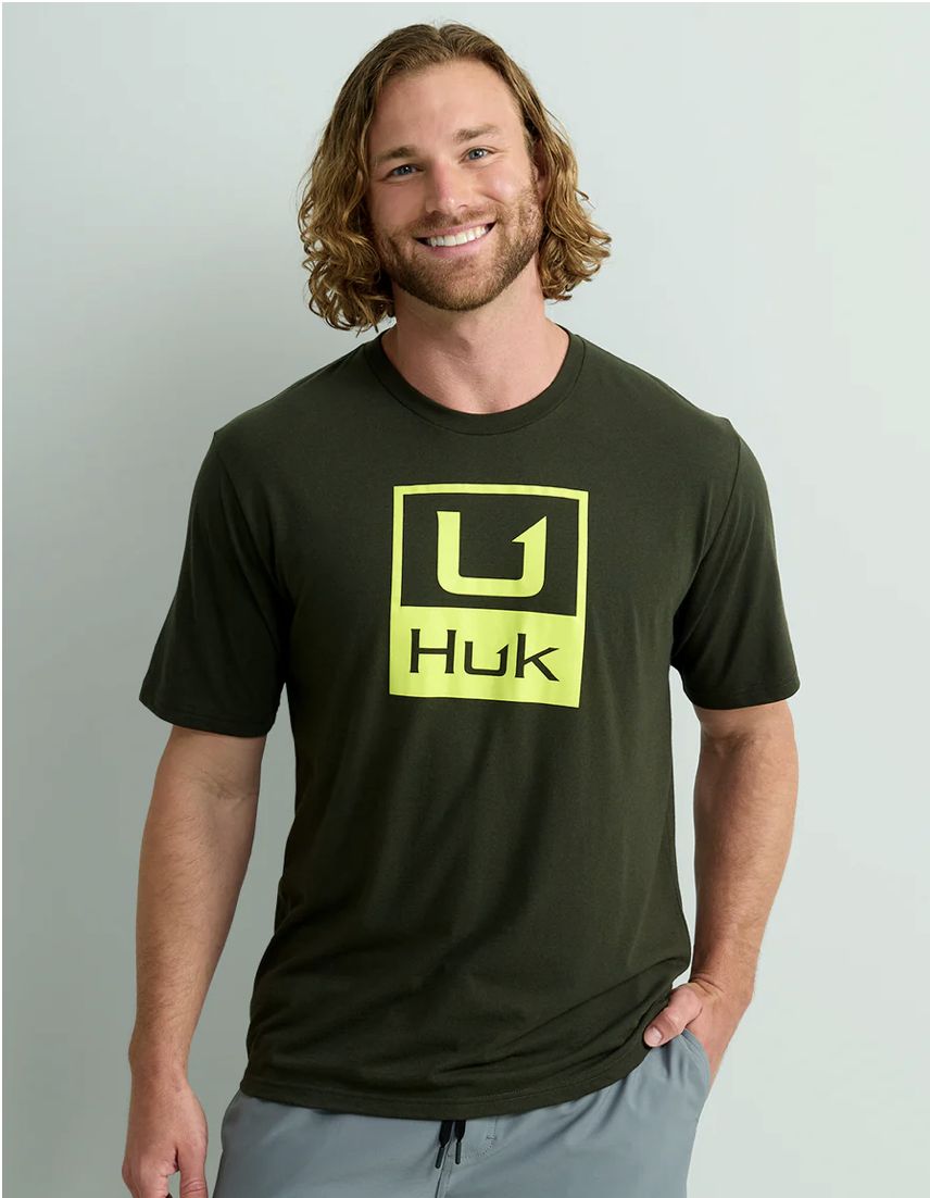HUK Stacked Tee cypress landing SS