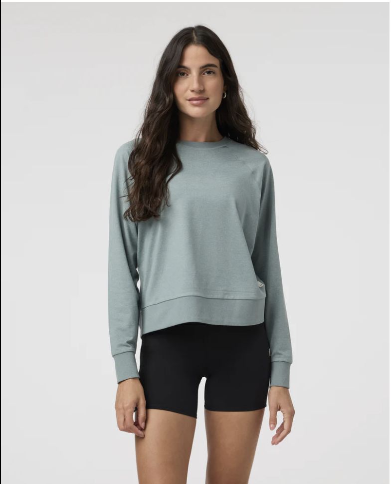 Vuori Long Sleeve Halo Crew DreamKnit™ Vintage Pistachio Heather