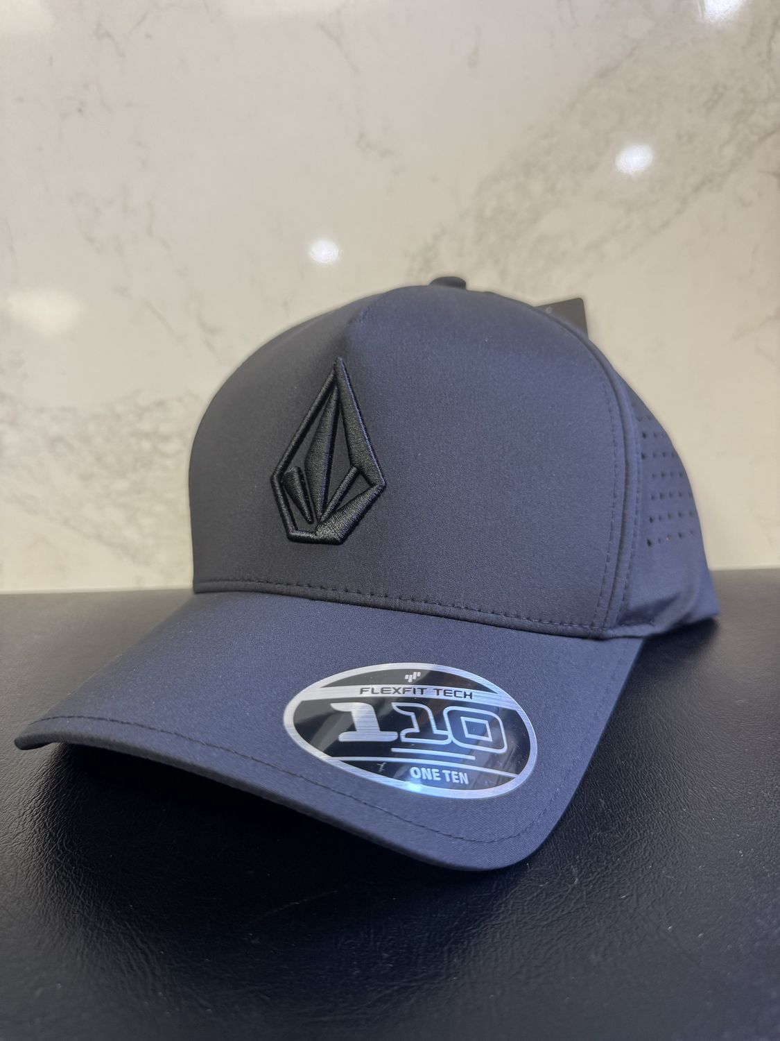 Volcom Stone Vented Curved Sanpback Black