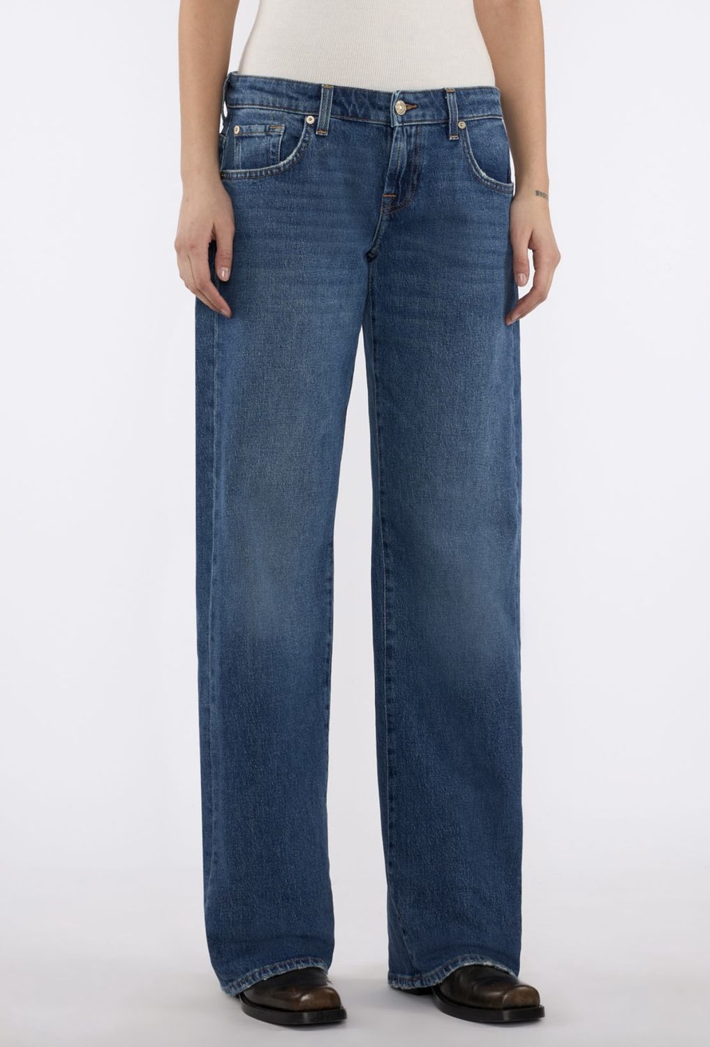Seven For All Mankind Low Straight in Explorer