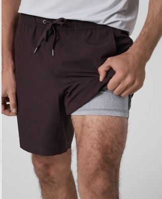 Vuori Kore Short Lined 7&quot; Raisin Tonal