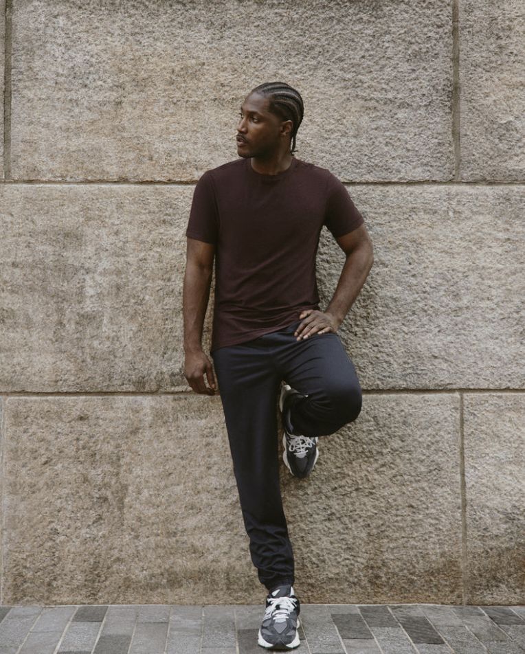 Vuori Strato Tech Tee. Raisin