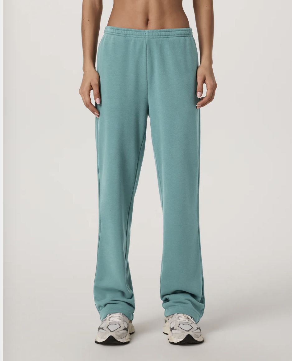 Vuori Sedona Straight Leg Sweatpant-Short Bluegrass