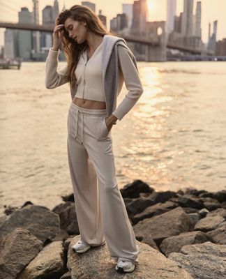 Vuori Halo Essential Wideleg Pant Ecru