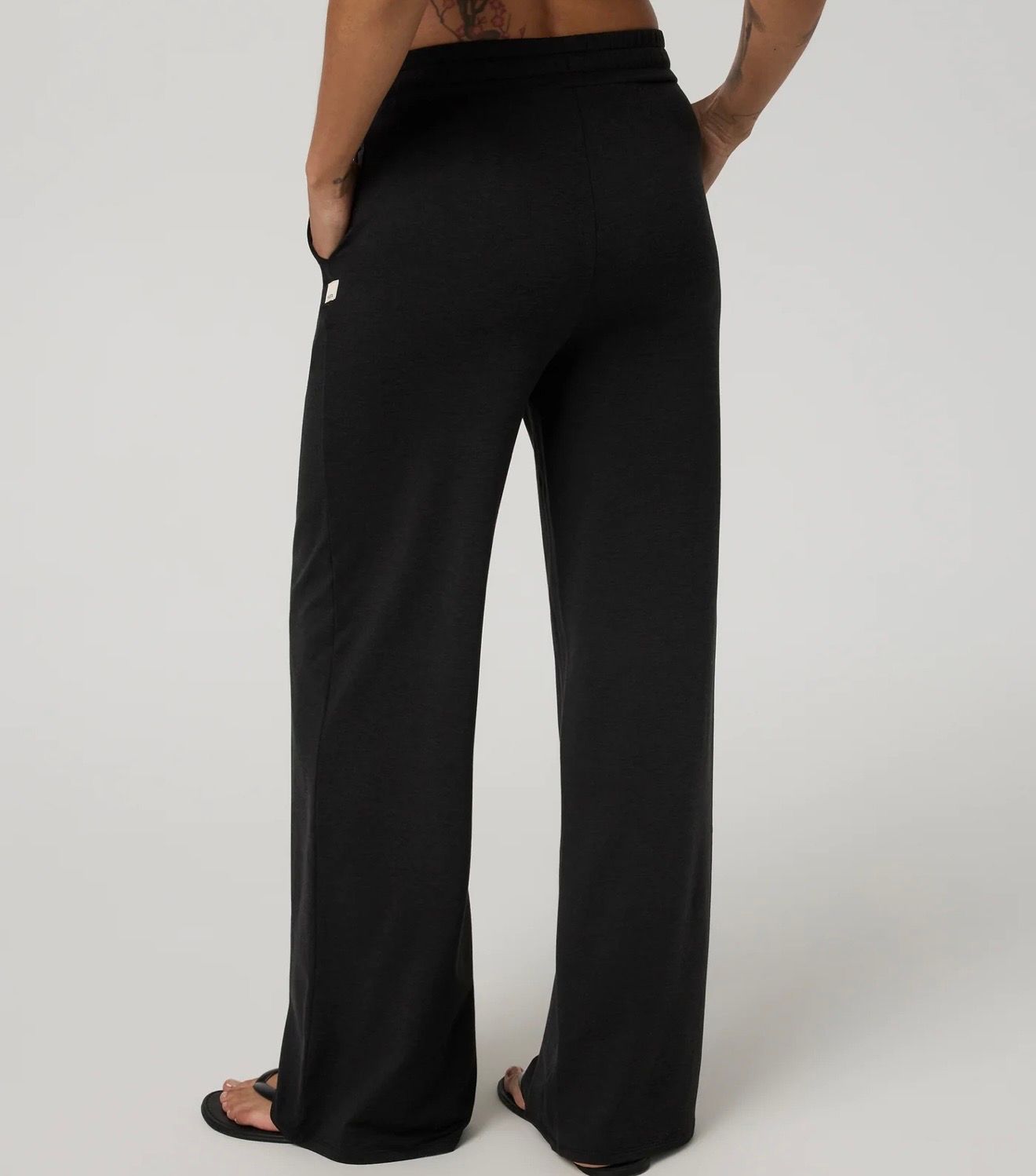 Vuori Halo Essential Wideleg Heather Black