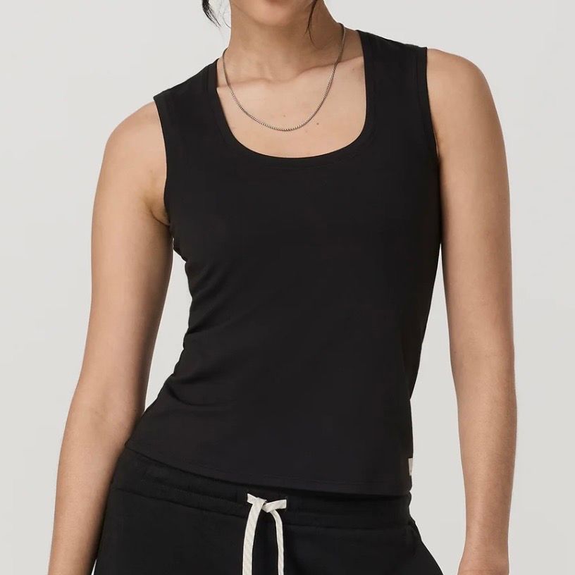 Vuori Halo Essential Scoop Tank Solid Black