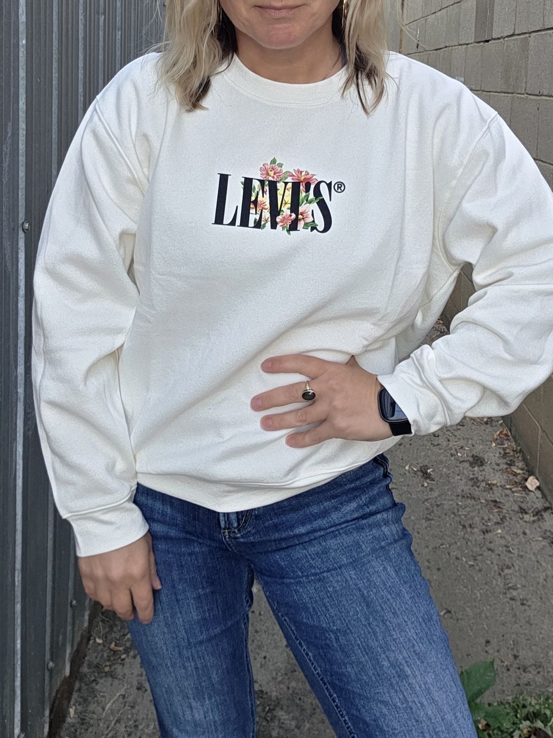 FLORAL LEVI SWEATSHIRT # A88000065