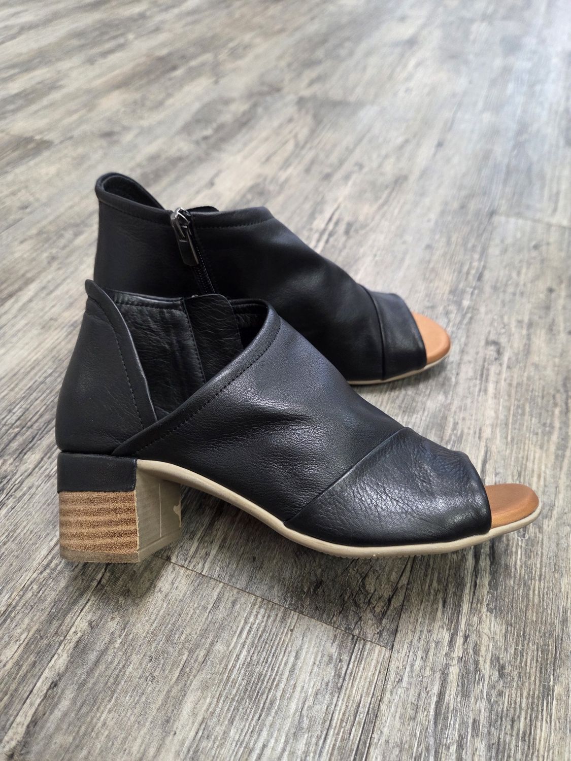 EVERLY LEATHER OPEN TOE SHOE GIA-01, Color: BLACK, Size: 36