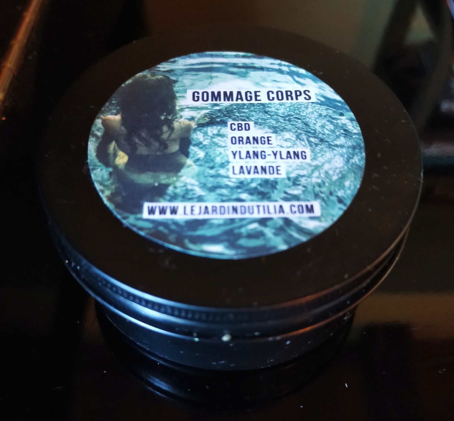 Gommage au CBD et Ylang Ylang