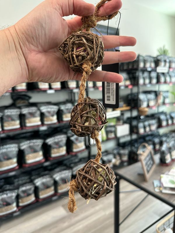 Biodiversity Bird Bouquet Ball Forager (Small-Medium Birds)