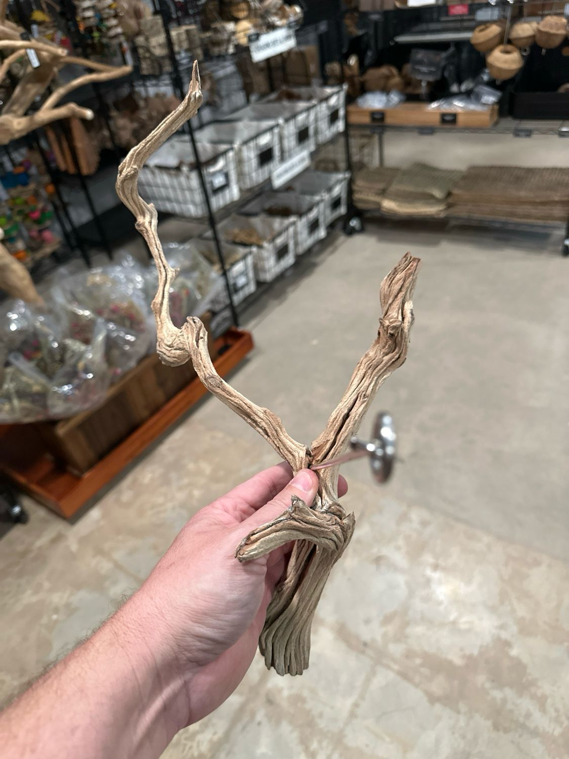 Swinging Sway Foraging Perch (Medium)