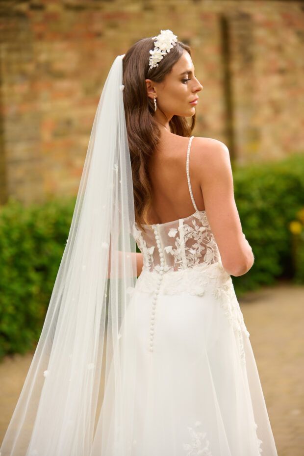 Chiffon Flower and Pearl Veil