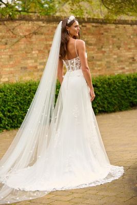Chiffon Flower and Pearl Veil