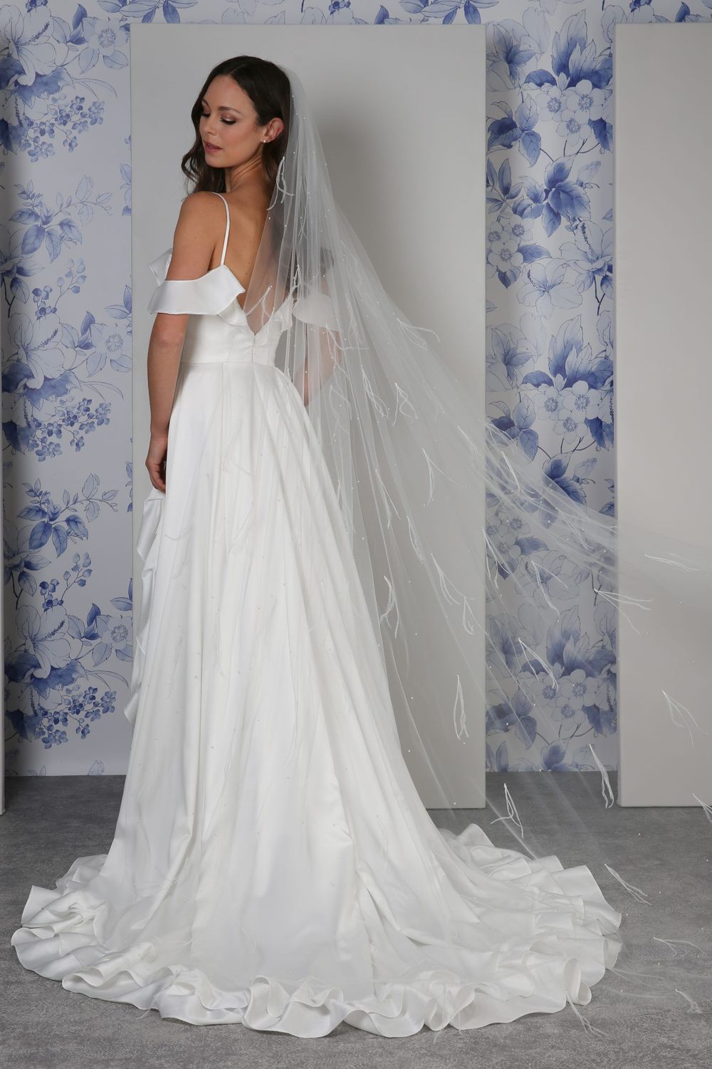Hope Ostrich Feather Veil