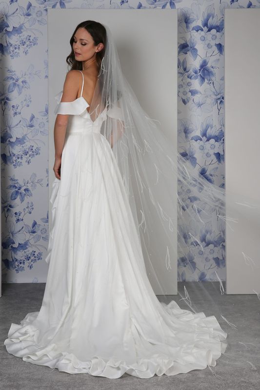 Hope Ostrich Feather Veil