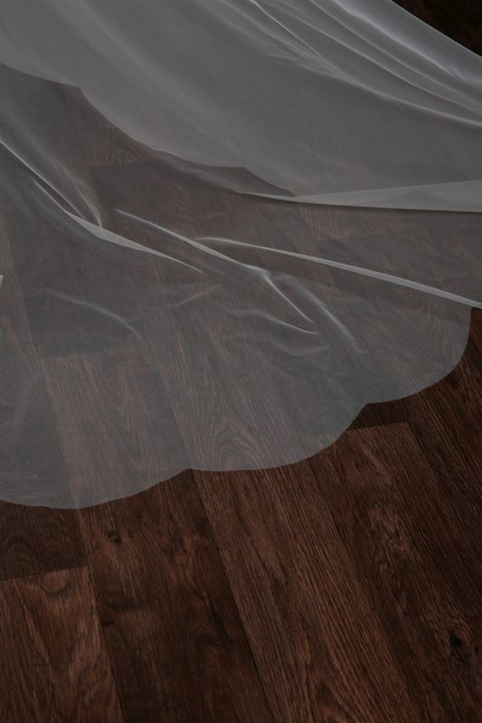 Cut Edge Scallop Drape Veil