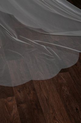 Cut Edge Scallop Drape Veil