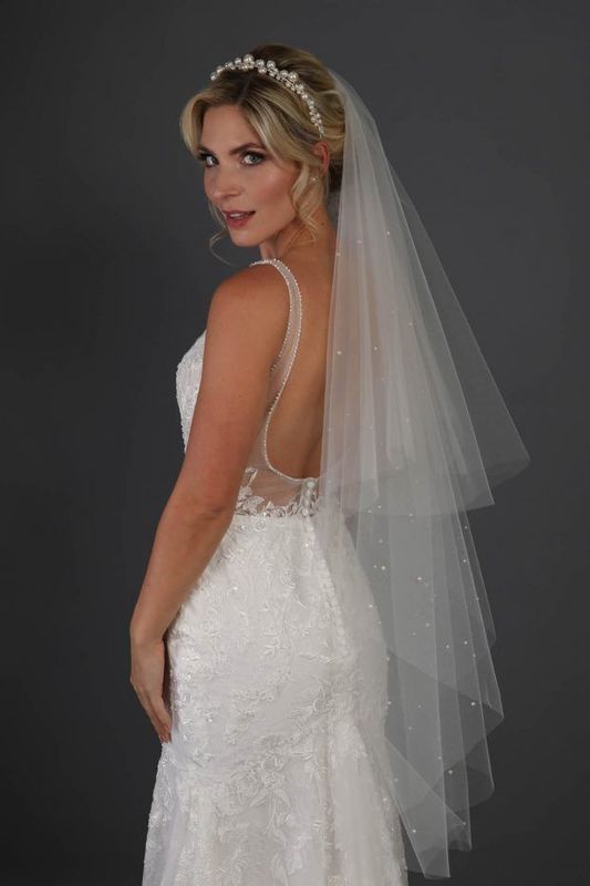 Simple Pearl Scatter Veil