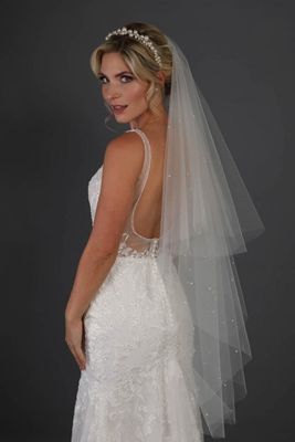 Simple Pearl Scatter Veil