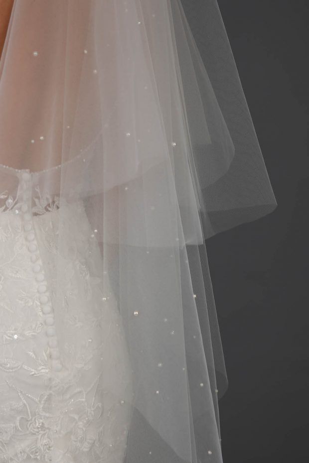 Simple Pearl Scatter Veil