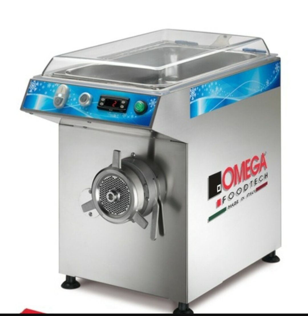  La Minerva C/E R32 – Table-top refrigerated meat mincer מטחנה לבשר מבית מינרווה-אומגה ראש מס.32,עם מדחס לקירור,