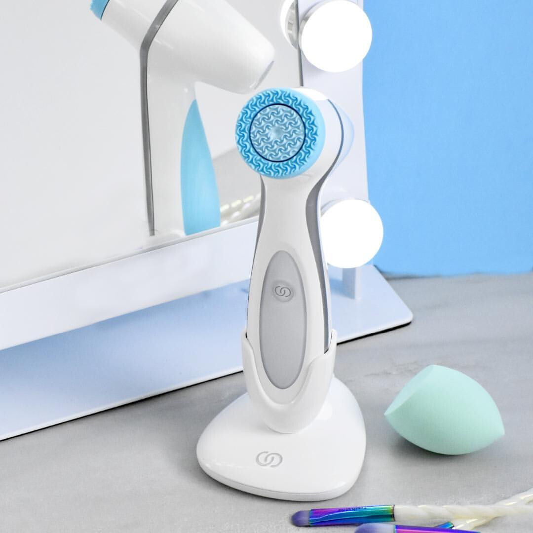 ageLOC® LumiSpa® Accent 150PV Cleanses &amp;
Treats* Device to Make Your Skin Glow ITEM