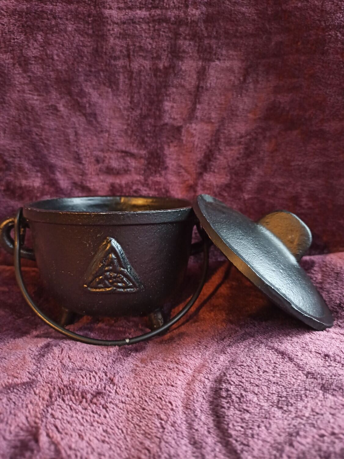 Cauldron Triquetra