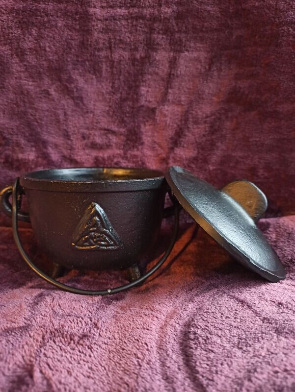 Cauldron Triquetra