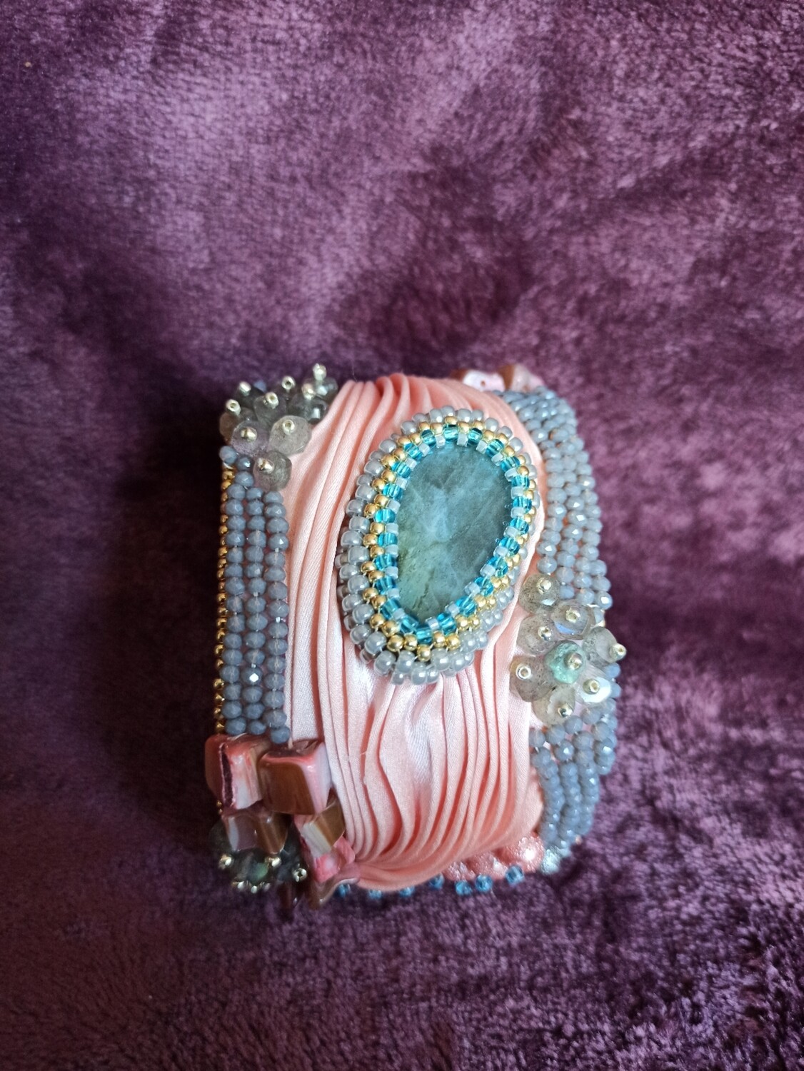 Armband Labradoriet met roze/zalm