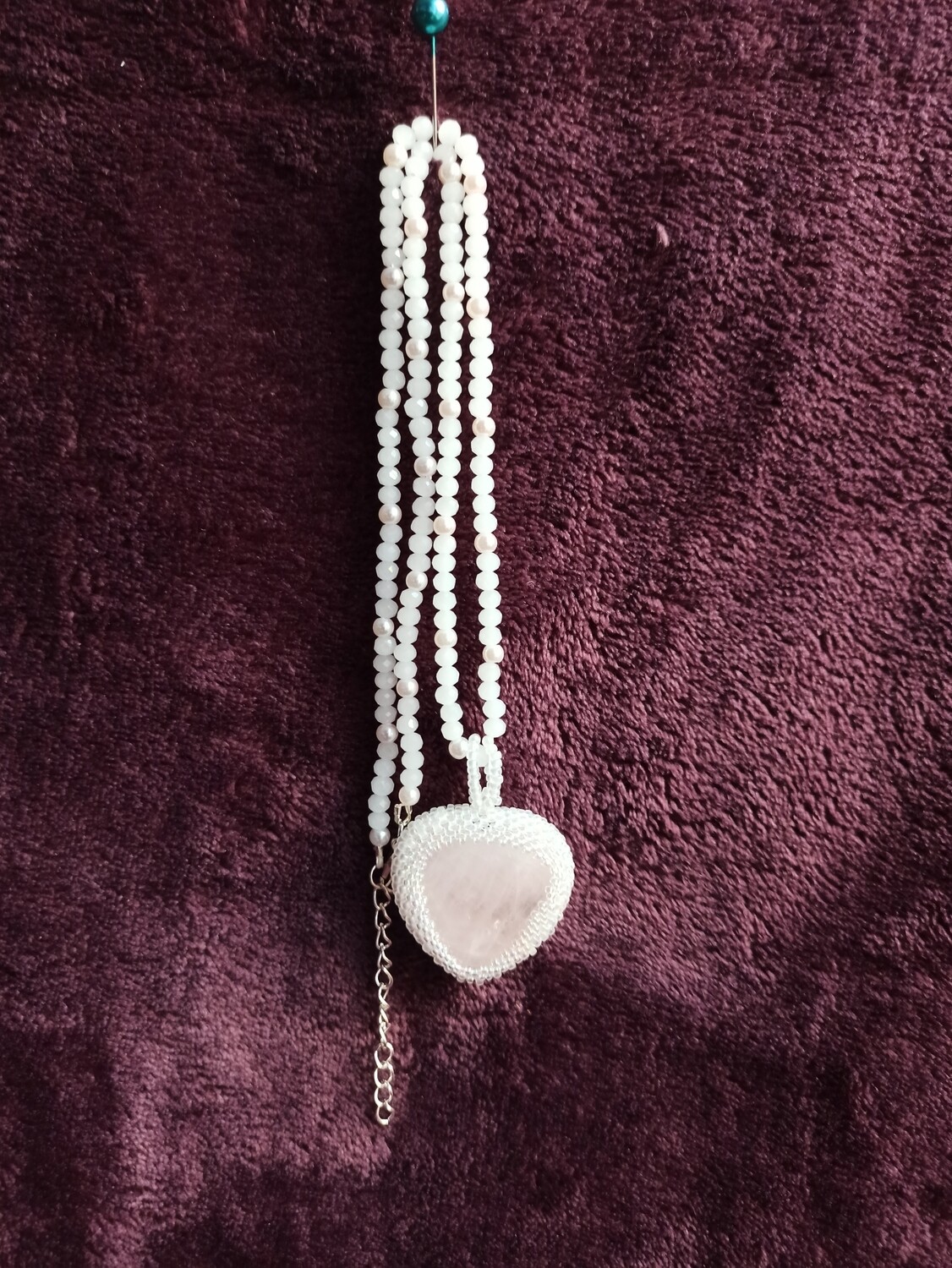 Ketting Rozenkwarts met kraal hanger wit