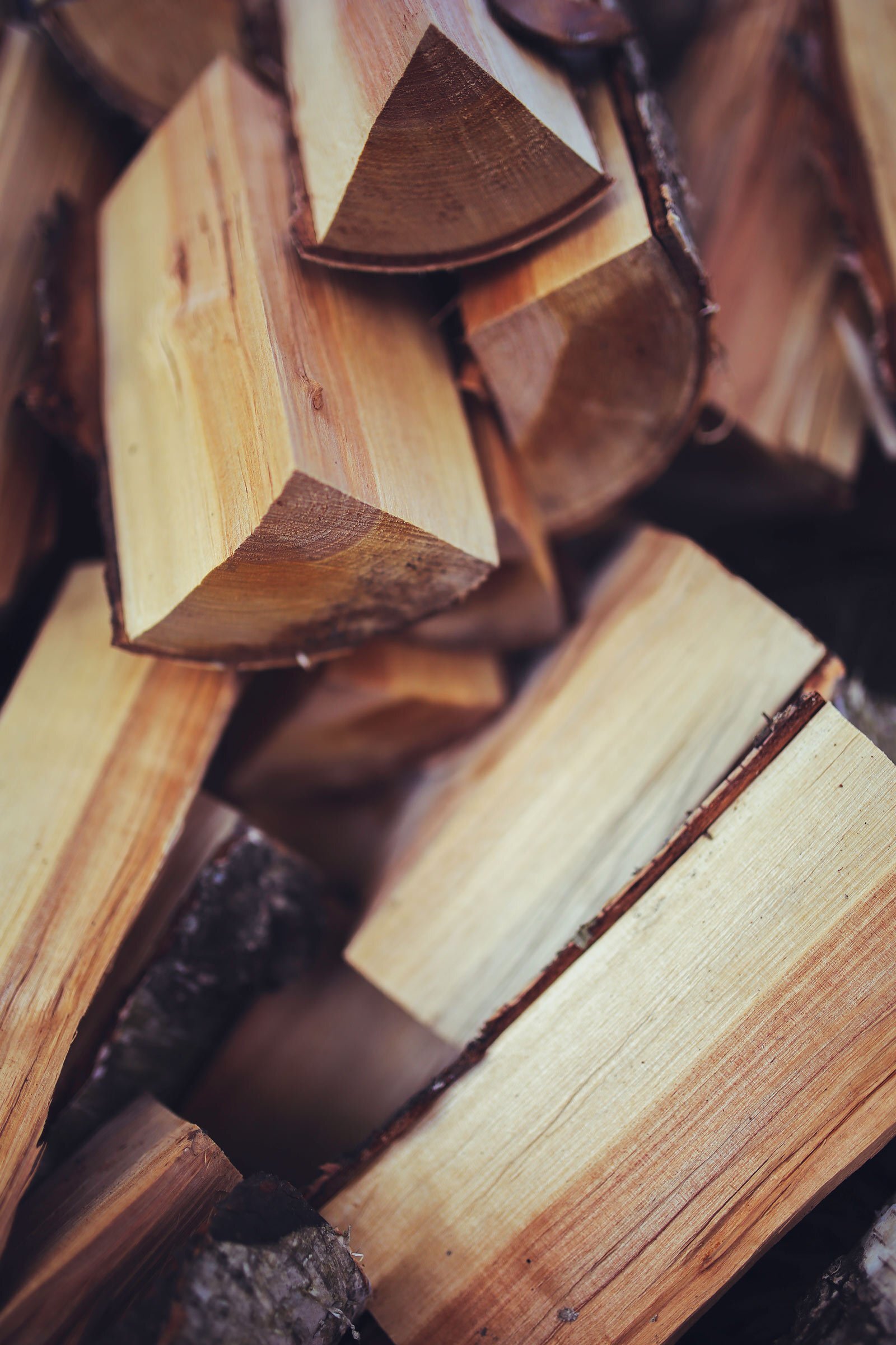 Tipped Kiln Dried Firewood Loose 1.2 m3 Mixed