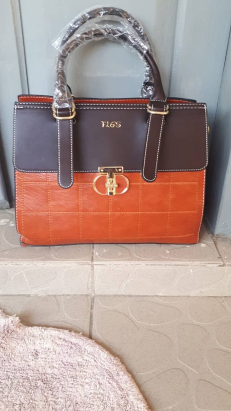 Sac Dames, prix local: 15.000 CFA