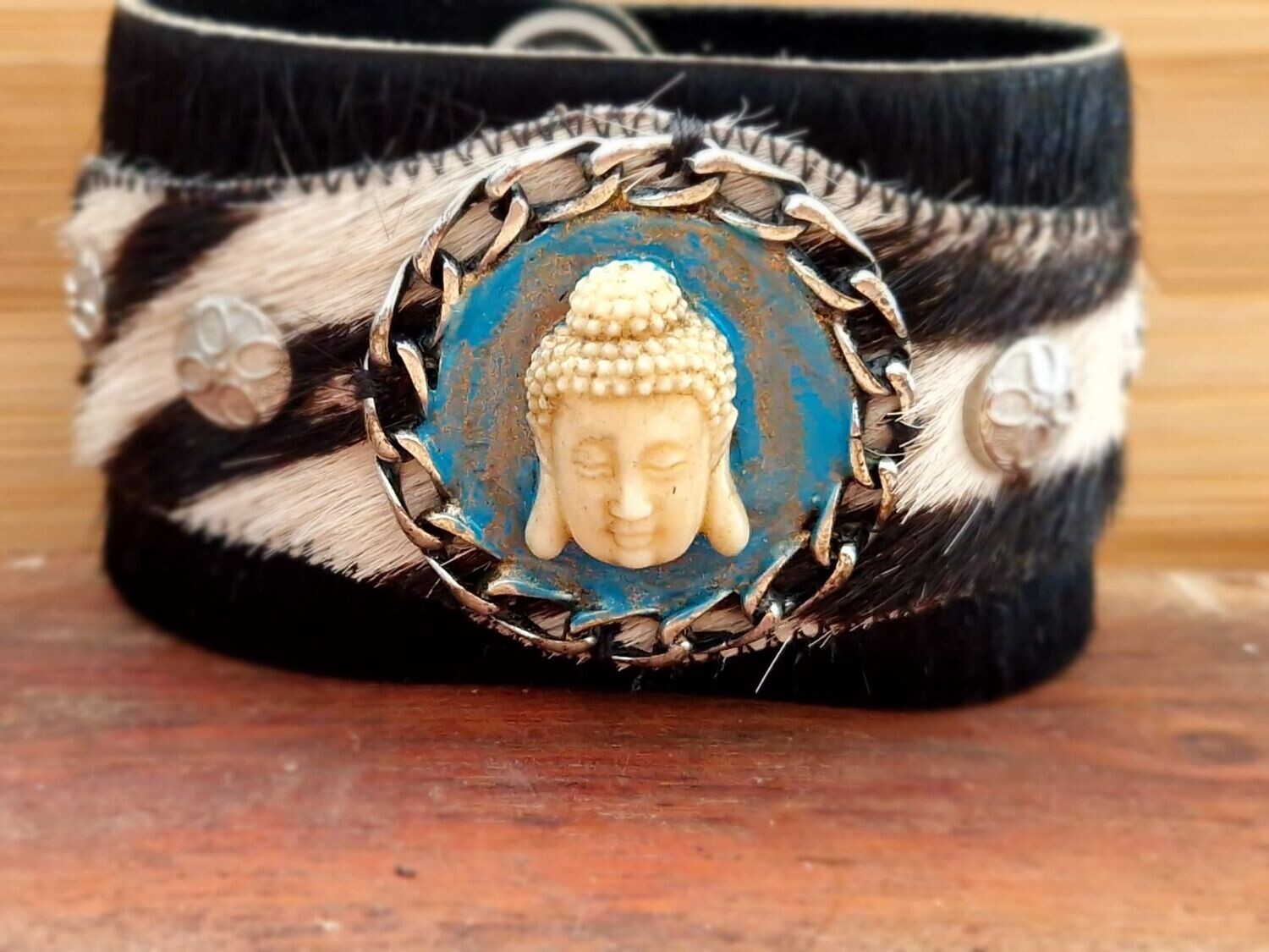Armband koehuid Boeddha