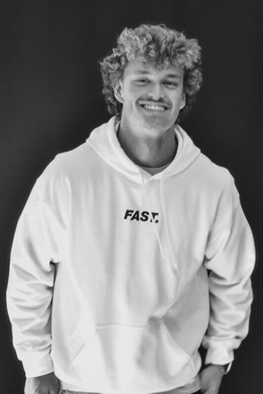 FAST. Basic Hoodie/Crew