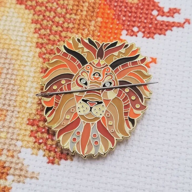 Mandala Lion Needle Minder