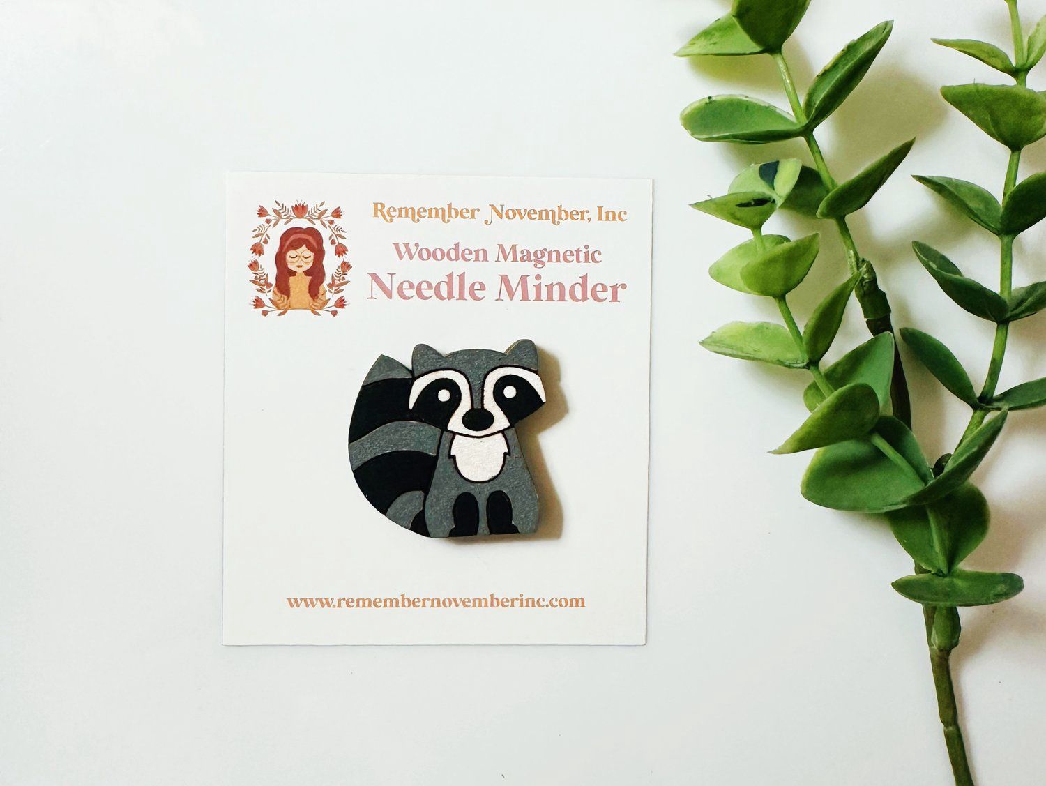 Raccoon - Wooden Magnetic Needle Minder