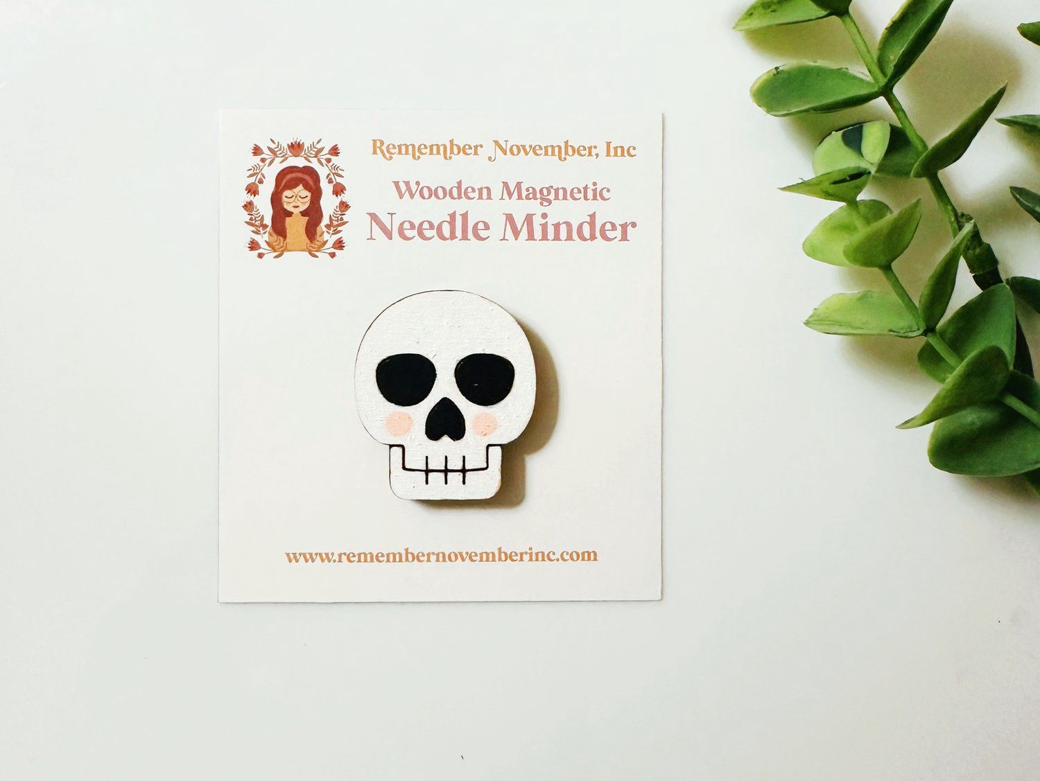 Skull - Wooden Magnetic Needle Minder