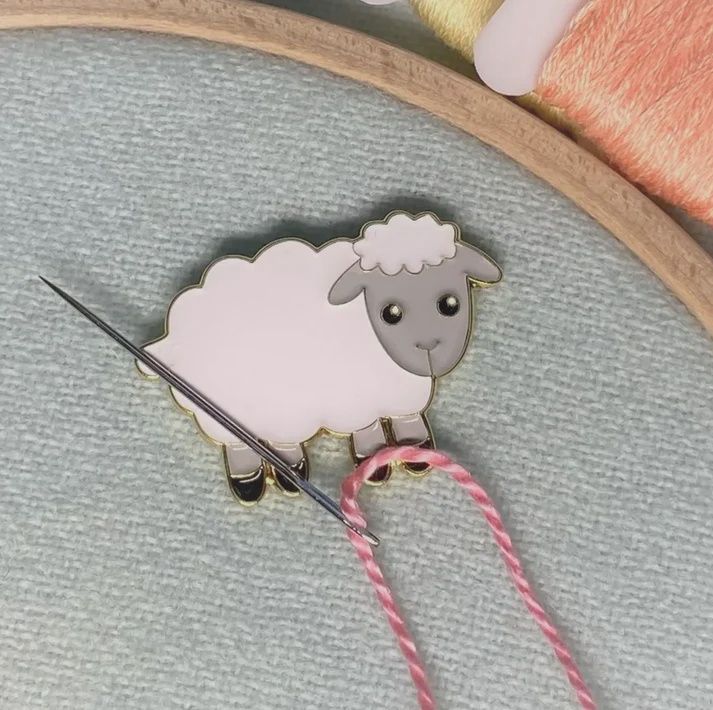 Wooly Sheep Magnetic Enamel Needle Minder