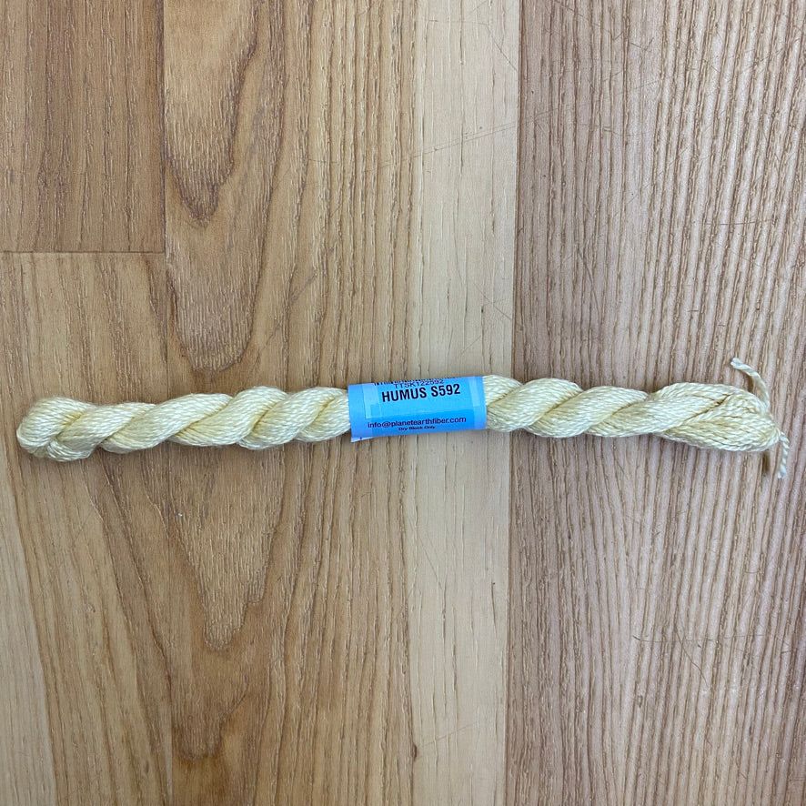 Essentials Skeins - 592 - Humus