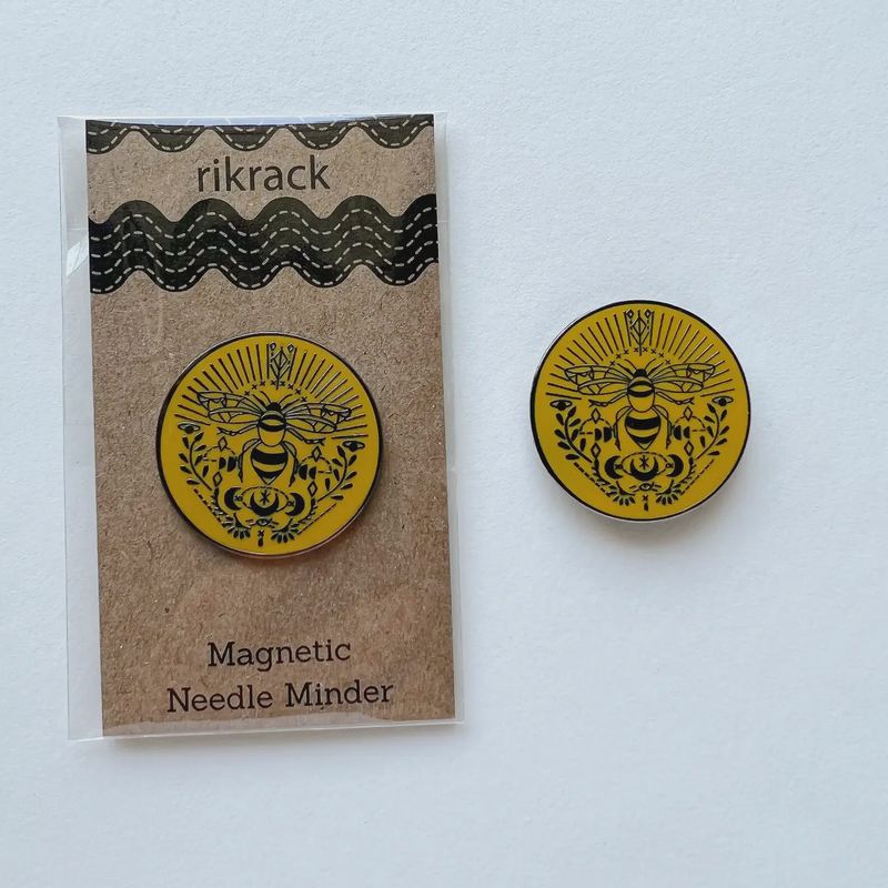 Bee Needle Minder (RikRack)