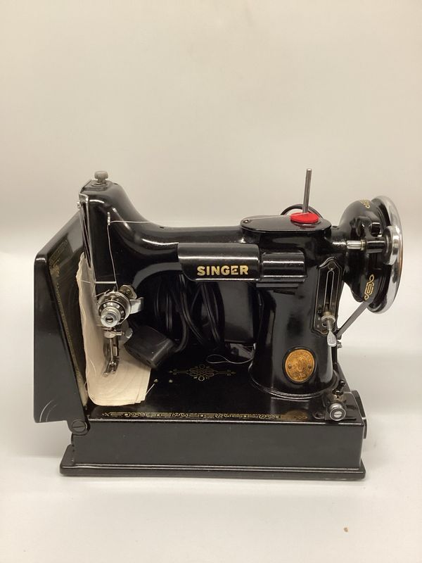 Singer Featherweight Portable Sewing Machine