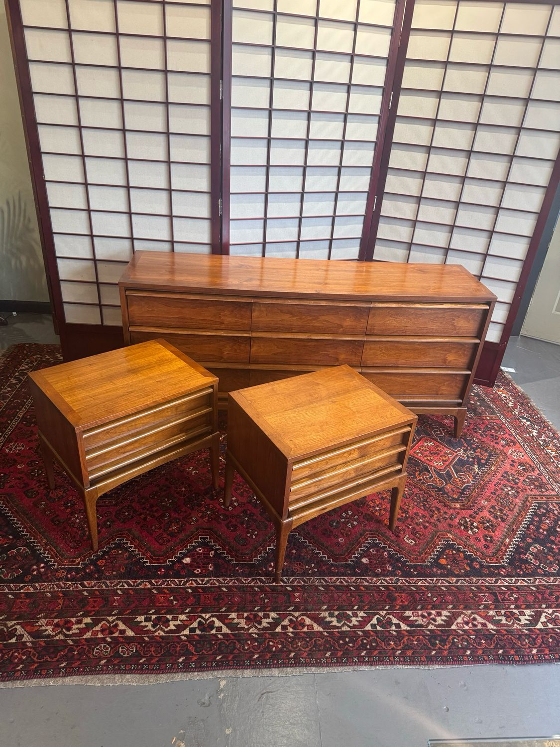 Lane &#39;Rhythm&#39; Bedroom Set with Dresser and 2 Nightstands