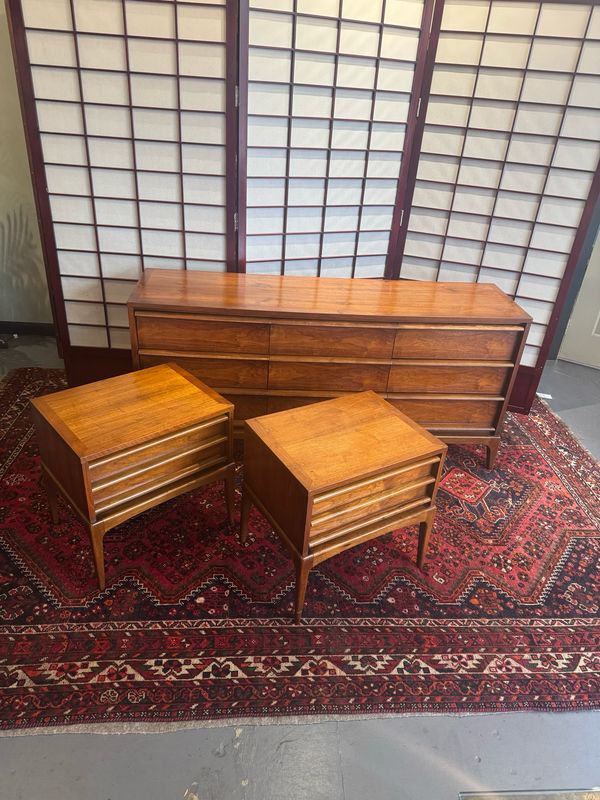Lane &#39;Rhythm&#39; Bedroom Set with Dresser and 2 Nightstands