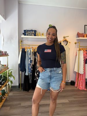 Finn 4" Distressed Short
