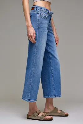 Logan Petite Belted Jean