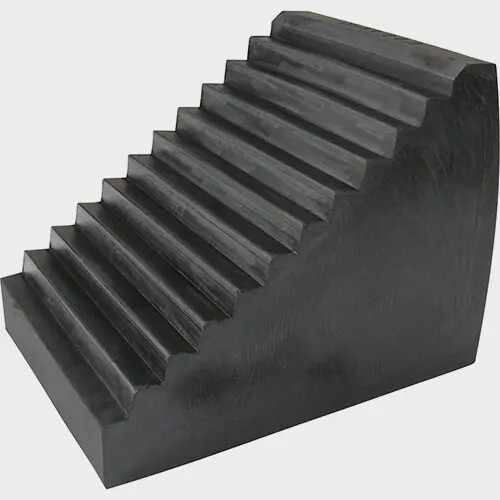 WHEEL CHOCK RUBBER 6 1/2W X 7 1/2H X 9 1/2D