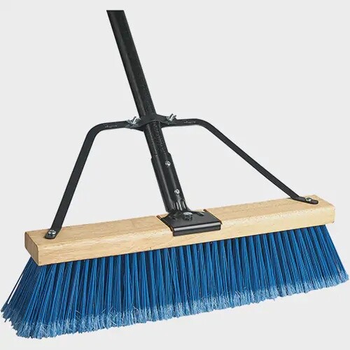 PUSH BROOM RYNO 24&quot; W/ BRACE TAPERED HANDLE FINE BRISTLE